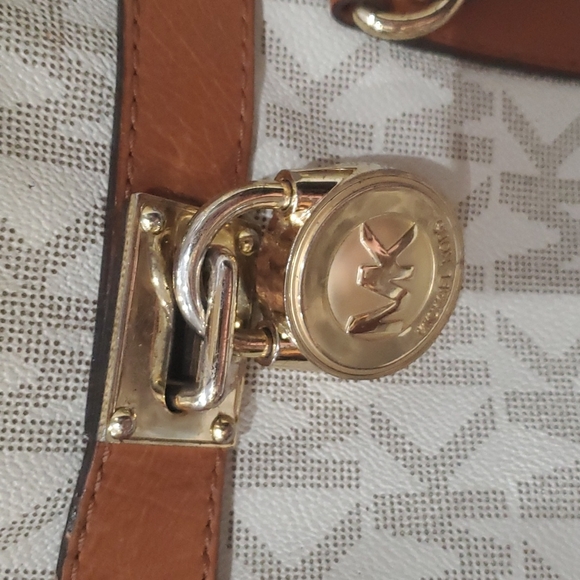 Michael kors purse - Picture 2 of 4
